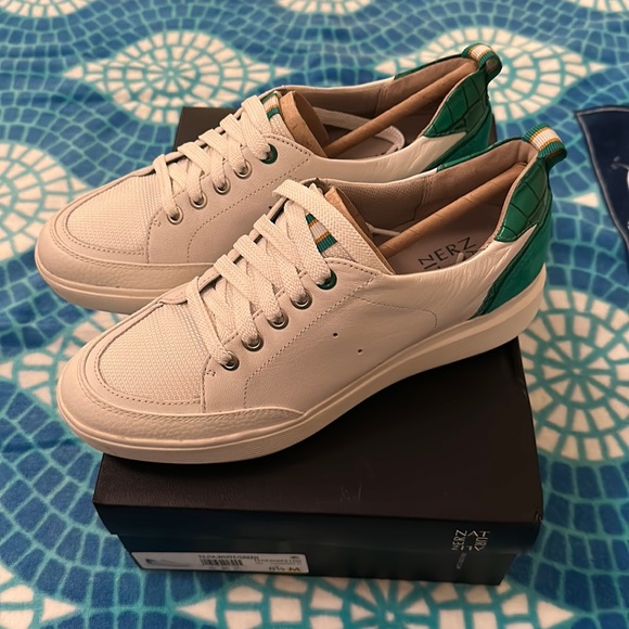 Naturalizer Shoes - NIB women’s Naturalizer Tilda sneakers, white with green, size 8.5